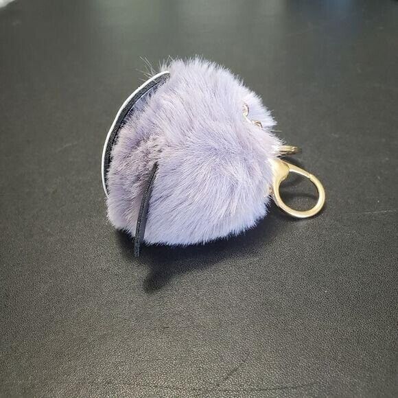 "I would love to hold your keys for you" - Picture 3 of 7